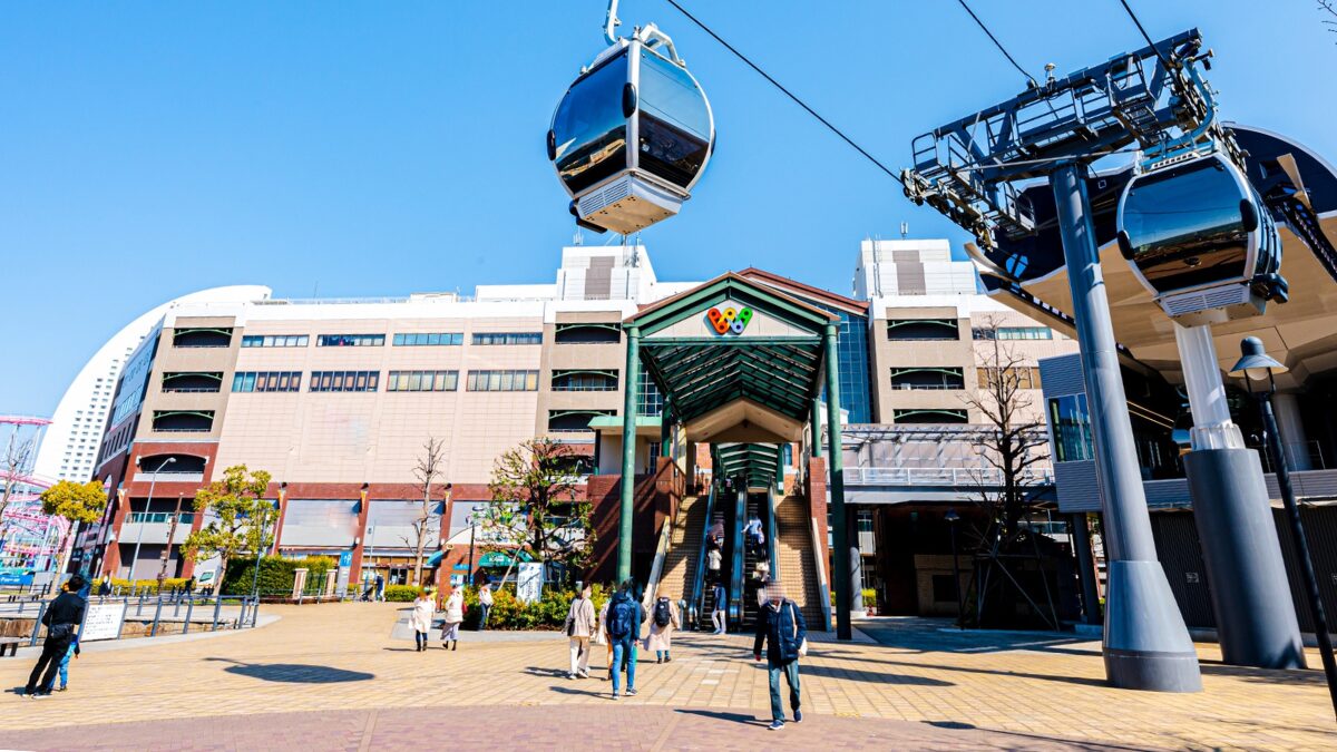 Eksterior World Porters dan gondola di depannya