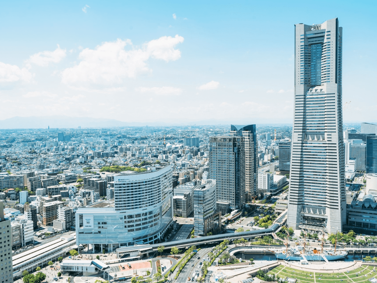 Yokohama Landmark Tower dan gedung-gedung di kawasan Minato Mirai